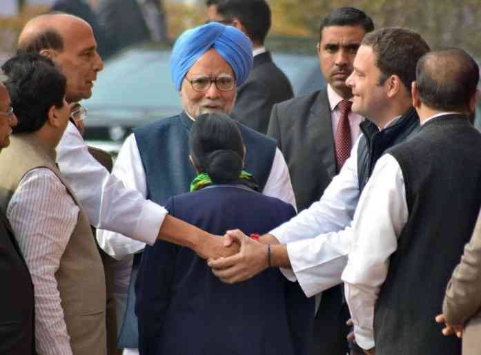 ગૃહમંત્રી રાજનાથસિંહ પણ રાહુલગાંધી સાથે હાથ મીલાવી અભિવાદન કરતા જોવા મળ્યા હતા. રાજનાથે રાહુલને કૉંગ્રેસના અધ્યક્ષ બનવા પર શુભેક્ષા પાઠવી હતી