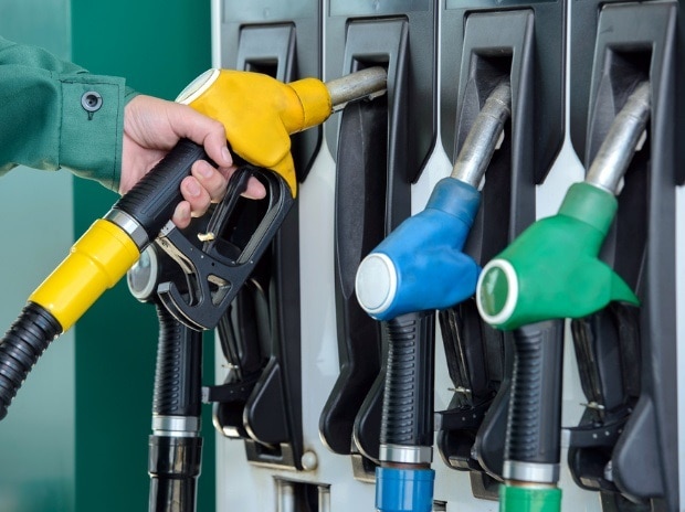 Petrol Prices continuously increases common demands to low the price of oil ann नहीं थम रही पेट्रोल डीजल की कीमतें, नोएडा से लेकर प्रयागराज तक आम जनता परेशान