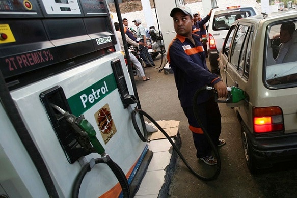 petrol diesel price today 27 july 2022 same know your city fuel price marathi news Petrol Diesel Price: कच्च्या तेलाची किंमत 105 डॉलरवर, जाणून घ्या तुमच्या शहरातील पेट्रोल डिझेलचे भाव