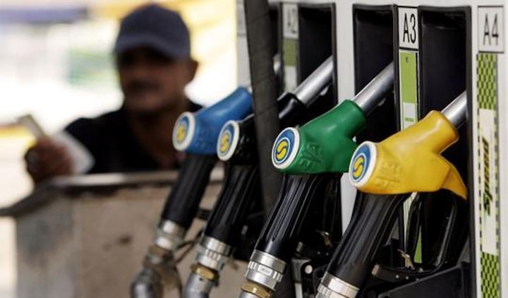 petrol diesel price not changed on 12 june 2022 check here delhi mumbai chennai kolkata rates Petrol-Diesel Price : पेट्रोल-डिझेल भरायचंय? IOCL ने दिली महत्वाची माहिती, आजचे दर त्वरित तपासा