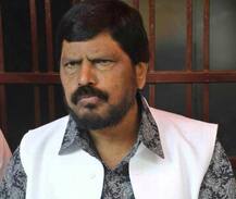 મોદીના મંત્રીએ દલિતોને હિન્દુ ધર્મ છોડીને બૌદ્ધ ધર્મ અપનાવી લેવા કહ્યું