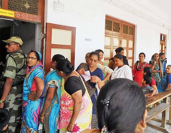 વર્ષ 2012ની ચૂંટણીમાં ઉત્તર ગુજરાતમાં 75 ટકા મતદાન થયું હતું જે ઘટીને આ વખતે 69.70 ટકાએ આવીને અટક્યું છે. 53 વિધાનસભામાં અમદાવાદની 21 બેઠકોને બાદ કરતાં ઉત્તર ગુજરાતની 32 બેઠકોમાં બાયડ અને સિદ્ધપુર બેઠકો પર મતદાન ઘટાડાની એકસરખી પેટર્ન જોવા મળી છે. બાયડથી મહેન્દ્રસિંહ વાઘેલા અને સિદ્ધપુરથી બળવંતસિંહ રાજપૂતે રાજીનામા આપ્યા ચૂક્યા છે. 