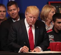 ટ્રમ્પ સરકારનો વધુ એક કડક ફેંસલો, H-1B વીઝાધારકના ડિપેન્ડેન્ટ નહીં કરી શકે કામ