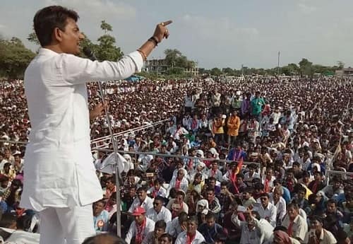 કોંગ્રેસને આશા હતી કે અલ્પેશ ઠાકોરને આપવામાં આવેલ 12 બેઠકોમાંથી પાર્ટી માંડ 2થી 3 બેઠકો જીતી શકે છે. કોંગ્રેસનો દાવો છે કે ખાનગી ચેનલના એક્ઝિટપોલ ભલે ભાજપની તરફેણમાં આવ્યા હોય પરંતુ કોંગ્રેસના આંતરિક સર્વે મુજબ પાર્ટી રાજ્યમાં સરકાર બનાવી રહી છે. જોકે આ બંન્ને દાવામાંથી કોણ સાચું પડે છે તે નિર્ણય 18 ડિસેમ્બરે થઈ જશે. 