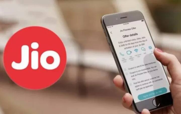 ઉપરાંત રિલાયન્સ ટ્રેન્ડ પરથી ગ્રાહકને 1,999 રૂપિયાનું શૉપિંગ કરવા પર 500 રૂપિયાનું ડિસ્કાઉન્ટ મળશે, આ રીતે કંપની કુલ 2599 રૂપિયાનો ફાયદો 399 ના રિચાર્જ પર આપી રહી છે.