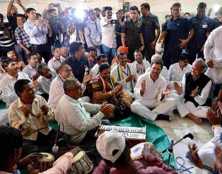 રાજકોટ જિલ્લાની ધોરાજી અને જસદણ સીટ કોંગ્રેસને મળી જ્યારે રાજકોટ ઈસ્ટ, વેસ્ટ, દક્ષિણ, ગ્રામ્ય, જેતપુર, ગોંડલ ભાજપને