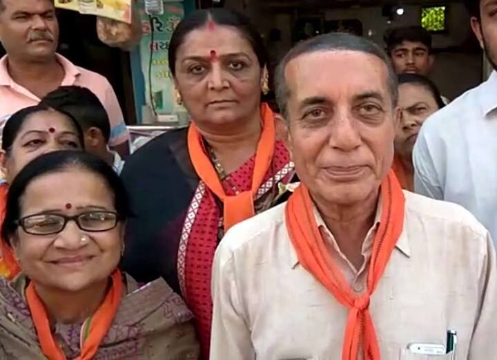  જૂનાગઢમાં ભાજપના ઉમેદવાર મહેન્દ્ર મશરુની હાર સૌથી આશ્ચર્યજનક પરિણામ છે. ભાજપના ઉમેદવાર મહેન્દ્ર મશરુને 70766 અને કોંગ્રેસના વિજેતા ઉમેદવાર ભીખાભાઈ જોશીને 76850 વોટ મળ્યાં છે. 