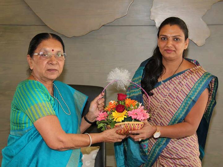 સુરતની ચોયાર્સી બેઠક પરથી ભાજપના ઝંખના પટેલ 110819 મતથી વિજેતા બન્યા છે. ઝંખના પટેલને 173882 જ્યારે કોંગ્રેસના ઉમેદવાર યોગેશ પટેલને 63063 વોટ મળ્યા છે. 2012ની વિધાનસભા ચૂંટણીમાં ભાજપના રાજાભાઈ 67638 વોટથી જીત્યા હતા.