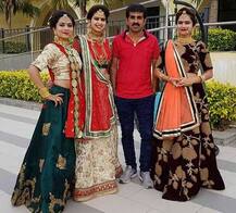 ગુજરાતી સિંગર કિંજલ દવે અને એક્ટ્રેસ મમતા સોની નવા લુકમાં જોવા મળ્યા, આવો હતો ઠાઠ