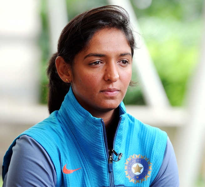 India Captain Harmanpreet Kaur Has Been Ruled Out Of the WBBL-08 Due To A back injury WBBL-08: महिला बिग बैश लीग से बाहर हुईं भारतीय कप्तान हरमनप्रीत कौर, चोट बनी वजह  