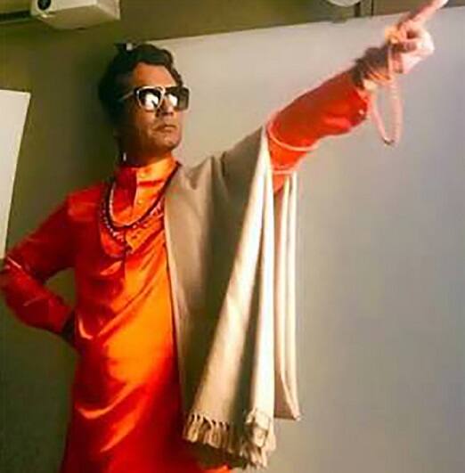 રિપોર્ટ અનુસાર આ ફિલ્મની વાર્તા શિવ સેના પ્રવક્તા અને સાંસદ સંજય રાઉતે લખી છે. અને તેઓ પોતેજ પ્રોડ્યૂસ કરશે. 