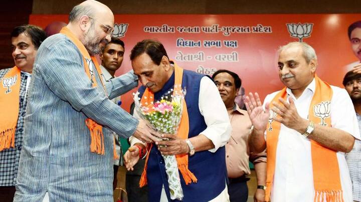 ઉલ્લેખનીય છે કે, આજે ગુજરાતના આગામી મુખ્યમંત્રીની પસંદગી માટે ગાંધીનગરમાં કમલમ ખાતે ભાજપના નવા ચૂંટાયેલા ધારાસભ્યો દળની બેઠક યોજવામાં આવી હતી. જેમાં મુખ્યમંત્રી અને ઉપમુખ્યમંત્રીના નામ પર મહોર મારવામાં આવી હતી. આ બેઠકમાં ભાગ લેવા અરુણ જેટલી ઉપરાંત આનંદીબેન પટેલ, ભાજપના પ્રદેશ અધ્યક્ષ જીતુ વાઘાણી સહિતના નેતાઓ કમલમમાં ખાતે હાજર રહ્યાં હતા.