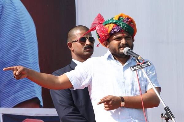 ગાંધીનગર: ગુજરાત વિધાનસભા ચૂંટણીમાં ભાજપે 99 બેઠકો સાથે જીત મેળવી જ્યારે કોંગ્રેસને 77 બેઠકો મળી હતી જ્યારે 6 બેઠકો અન્યના ફાળે હતી. ત્યારે ગુજરાત વિધાનસભા ચૂંટણીના સમય દરમિયાન પાસના નેતા હાર્દિક પટેલની ભૂમિકા મહત્વની સાબિત થઈ છે. 