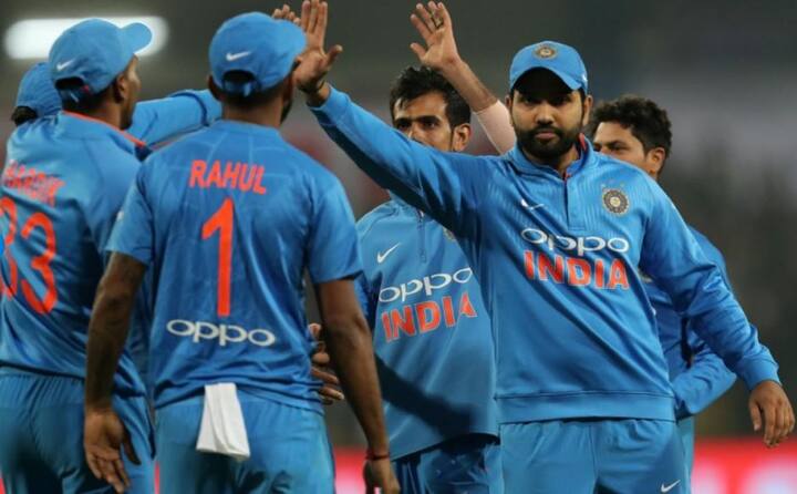 શ્રીલંકા સામેની બીજી ટી20 મેચ જીતવાની સાથે જ ભારતે શ્રેણી પર કબજો કરી દીધો છે. ભારતે ચાલુ વર્ષે 14 દ્વિપક્ષીય સીરિઝ જીતી છે. જે એક નવો રેકોર્ડ છે. પહેલા આ રેકોર્ડ પાકિસ્તાનના નામે હતો. 2011માં પાકિસ્તાને 13 દ્વિપક્ષીય શ્રેણી જીતી હતી, જ્યારે ભારતે 2017માં 4 ટેસ્ટ સીરિઝ, 6 વનડે સીરિઝ અને 4ટી20 સીરિઝ પોતાના નામે કરી છે.