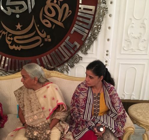 કુલભૂષણની 21 મહિના બાદ માતા અને પત્ની સાથે મુલાકાત, વચ્ચે હતી કાચની દીવાલ