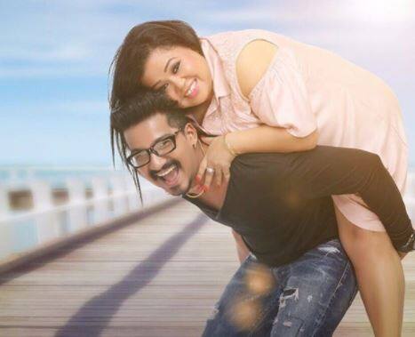 કોમેડિયન ભારતી સિંહ અને હર્ષ ઘણા વર્ષોથી એકબીજાને ડેટ કરતા હતા. તેઓ જાણીતા ટીવી શો ઝલક દીખલા જામાં હિસ્સો લઇ ચૂક્યા છે. શોમાં તેમની જોડી દર્શકોને ખૂબ પસંદ આવી હતી. જે બાદ ભારતની અને હર્ષની લવ સ્ટોરી સમગ્ર વિશ્વ સામે આવી હતી.