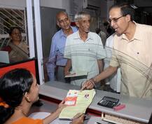 આમ આદમીને વધુ એક ફટકો, સરકારે નાની બચત યોજનાઓના વ્યાજ દરોમાં કર્યો ઘટાડો 