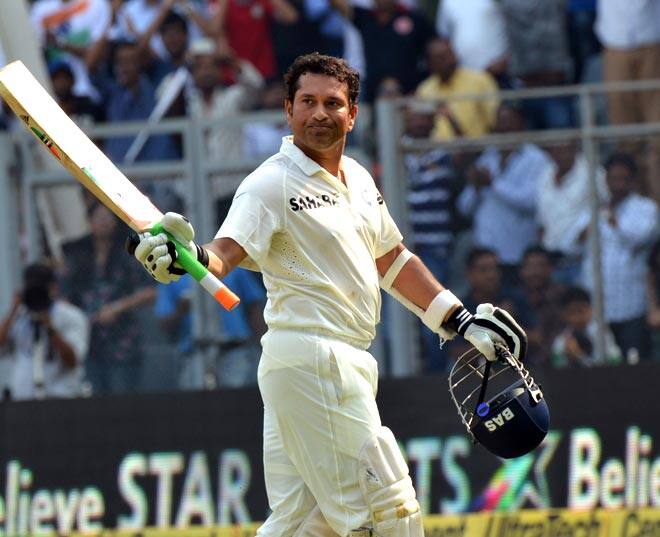 ટેસ્ટ ક્રિકેટમાં સૌથી વધારે રન બનાવવાના મામલે ક્રિકેટનો ભગવાન કહેવાતો ભારતીય ખેલાડી સચિન તેંડુલકર મોખરે છે. સચિન 200 ટેસ્ટમાં 53.78 રનની સરેરાશથી 15921 રન બનાવ્યા છે.