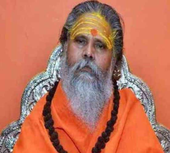 અખિલ પરિષદના અધ્યક્ષ સ્વામી નરેન્દ્ર ગિરિએ કહ્યું કે, ‘અમે લોકોને અપિલ કરીએ છીએ કે તેઓ આવા ઢોંગી બાબાથી સર્તર્ક રહો, ઢોંગી બાબાઓની કોઈ પરંપરા કે સંપ્રદાય નથી. 