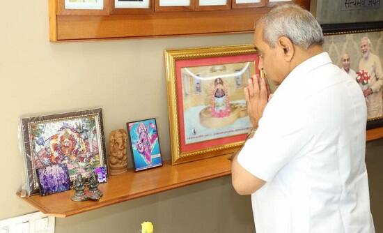 તેમાં તમારી મદદ વગર રૂપાણીનું ખરેલું પાંદડું પણ હલવાનું નથી. તેને તમારી જરૂર છે. તમારે તેમની જરા પણ જરૂર નથી. આમેય આ તમારી છેલ્લી ચૂંટણી છે. લડી દો. પાડી દો. 7 ધારાસભ્યોની જ બહુમતી ધરાવતી સરકારને વિધાનસભામાં બહુમતી મેળવવી પડશે. બાબુભાઈ જશભાઈની સરકાર પણ બહુમતી ન મળતાં જતી રહી હતી. ફરી એક વખત તેવું જ થવાનું છે, ત્યારે તમારી જરૂર ભાજપને છે. તેથી તમે સહેજે ચિંતા ન કરો. તમારી તેમને જરૂર છે, અમે જનરલ ડાયરને પાડી દેવા માંગતા હતા હવે તમે પાડી દો.