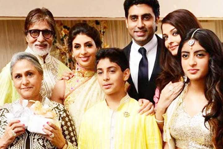 બિગ બીએ તેમના બ્લોગ પર લખ્યું કે, સમગ્ર પરિવારે આંગણામાં બેસીને નવા વર્ષનું પર્વ માણ્યું. આ અવસરે જયા બચ્ચેને ખાસ પકવાન બનાવ્યું અને સમગ્ર પરિવારે સાથે મળીને તેનો આનંદ ઉઠાવ્યો.