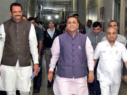 ગાંધીનગરઃ રાજયમાં સરકારી નોકરીઓ મેળવવા માગતા યુવાનો માટે એક સુંદર તક આવી છે. ગુજરાતમાં નવી રચાયેલી વિજય રૂપાણી સરકારે રાજ્યમાં મોટા પાયે મહેસૂલી તલાટીની જગાઓ ભરવાનો નિર્ણય લીધો છે. મહેસૂલી તલાટીની જગાઓ ભરવા માટેની પ્રક્રિયા આવતા મહિને એટલે કે ફેબ્રુઆરીમાં શરૂ થશે.