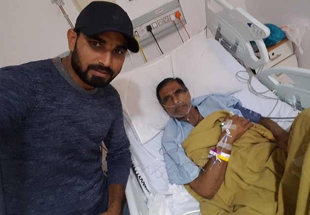 પત્ની સાથે ફોટો શેર કર્યા બાદ ટ્રોલ થયેલા શમીના બચાવમાં તેના પિતા આવ્યા હતા. શમીના પિતા તૌસીફ શમીએ કહ્યું હતું કે, તેના દીકરા સામે કેટલાક લોકો એક રણનીતિ મુજબ કામ કરી રહ્યા છે. શમીના પિતાનું ગત વર્ષે નિધન થયું હતું.