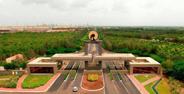  બીજી તરફ આ કોન્ટ્રાક્ટ અંગે બંને ઈન્શ્યોરન્સ કંપનીઓ તરફથી કોઈપણ નિવેદન આપવામાં આવ્યું નથી. ઈન્શ્યોરન્સ બ્રોકર્સ અનુસાર, ઈન્શ્યોરન્સ ફીલ્ડની જાયન્ટ કંપનીઓ GIC અને ન્યૂ ઈન્ડિયા એશ્યોરન્સે રિલાયન્સને ગ્લોબલ માર્કેટ કરતા પ્રમાણમાં સારી પોલીસી આપીને મદદ કરી આપી છે.