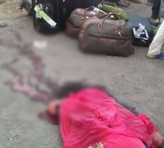 લીંબડી તાલુકાના પાણશીણા પોલીસ સ્ટેશનેથી મળેલી માહિતી મુજબ હૈદરાબાદનો પટેલ પરિવાર અમદાવાદથી ઇનોવા કાર ભાડે કરીને સૌરાષ્ટ્રના સુપ્રસિદ્ધ જલારામબાપા મંદિરે દર્શન કરવા જતો હતો. પરિવાર જ્યારે લીંબડી નેશનલ હાઇવે પરથી પસાર થઇ રહ્યો હતો ત્યારે કાનપરાના પાટીયા પાસે ધડાકા સાથે કારનું પાછળનું ટાયર ફાટતા ગમખ્વાર ઘટના સર્જાઇ હતી. જેમાં બે મહિલા સહિત કુલ 3 લોકોના મોત થયા હતા.