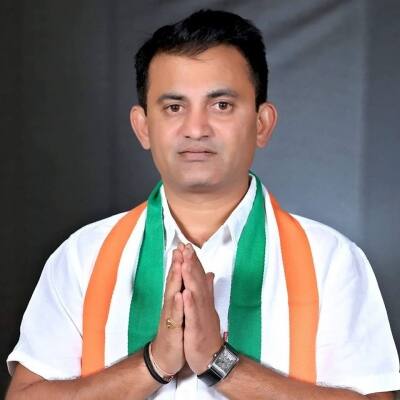 આ મામલે કુંવરજી બાવળિયાએ પોતાનો દાવો કરતાં કહ્યું કે, સિનિયોરિટીને જોતાં પોતે આ પદ માટે પ્રબળ દાવેદાર છે. તેમણે એમ પણ કહ્યું હતું કે આ મુદ્દે હાઈકમાન્ડ જે નિર્ણય લેશે તે માન્ય રહેશે. કુંવરજીભાઇ ચાર ટર્મ ધારાસભ્ય અને એક ટર્મ સાંસદ રહ્યાં છે.