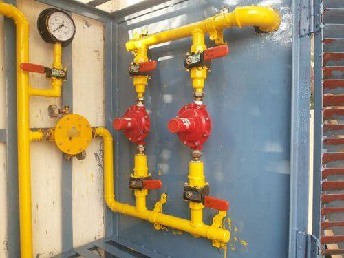 પીએનજી વપરાશકર્તાના કહેવા મુજબ કંપની દ્વારા છેલ્લા એક મહિનામાં અદાણી એનર્જીએ સ્ટાન્ડર્ડ ક્યુબિક મીટર દીઠ ભાવમાં આશરે 6 રૂપિયાનો વધારો કર્યો છે. સીએનજીના ભાવ 45.95 રૂપિયાથી વધીને 47.80 રૂપિયા પર પહોંચી ગયો છે. 