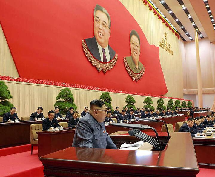 દક્ષિણ કોરિયા અને ઉત્તર કોરિયા વચ્ચેની આ વાતચીત એટલા માટે મહત્વની છે કેમકે કિમ જોંગ ઉન દક્ષિણ કોરિયાના નામથી પણ નફરત કરે છે. તેના દેશમાં દક્ષિણ કોરિયાના રેડિયો સુધી સાભળી નથી શકાતું. જોકે, તાનાશાહના આ પ્રસ્તાવને માન્યા બાદ દક્ષિણ કોરિયામાં વિરોધ શરૂ થઇ ગયો છે.