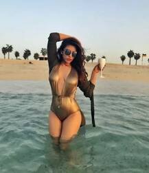 શમા સિકંદરે બિચ પર બિકિનીમાં આપ્યો પોઝ, જુઓ તસવીરો