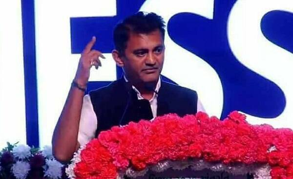 અમદાવાદ: ગુજરાત વિધાનસભામાં કોંગ્રેસ પક્ષના નેતા (વિરોધ પક્ષના નેતા) તરીકે યોગ્ય ઉમેદવારની પસંદગીને લઈ કોંગ્રેસના રાષ્ટ્રીય નિરીક્ષકોએ તાજેતરમાં ગુજરાત કોંગ્રેસના સ્થાનિક નેતાઓ અને ચૂંટાયેલા ધારાસભ્યો સાથે યોજેલી મેરેથોન બેઠકો અને તેમના અભિપ્રાયો, ચર્ચા વિચારણા બાદ વિગતવાર અહેવાલ કોંગ્રેસ હાઈકમાન્ડને સુપ્રત કરી દેવામાં આવ્યા છે. 