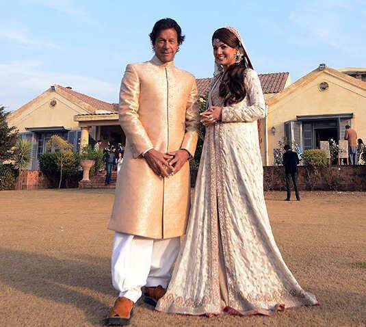 ઇમરાન ખાનના રાજકીય સચિવ અવિન ચૌધરી અને પીટીઆઈના પ્રવક્તા નઇમ ઉલ હકે લગ્નના અહેવાલનું ખંડન કર્યું છે. પાકિસ્તાની મીડિયા રિપોર્ટ્સ મુજબ બંને ઇમરાનના મેરેજમાં સામેલ થયા હતા. અવિન ચૌધરીએ ટ્વિટ કરીને કહ્યું કે આ એક અફવા છે, અહેવાલમાં કોઈ તથ્ય નથી.