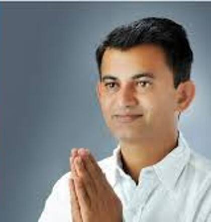 પરેશ ધાનાણીએ 2002માં ભાજપના ધુરંધર નેતા પરસોત્તમ રૂપાલાને અમરેલી બેઠક પરથી હરાવીને ખળભળાટ મચાવી દીધો હતો. પરેશ ધાનાણી અત્યાર સુધીમાં અમરેલીમાંથી ચાર વાર વિધાનસભાની ચૂંટણી લડ્યા છે ને તેમાંથી ત્રણ વાર જીત્યા છે. આ ત્રણેય જીત તેમણે ભાજપના ધરખમ પાટીદાર નેતાઓ સામે મેળવી છે.