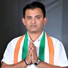 પરેશ ધાનાણી 2002ની જીત પછી 2007માં દિલીપ સંઘાણી સામે માત્ર 4000 મતે હારી ગયેલા. વિધાનસભાની ચૂંટણીમાં આ તેમની એક માત્ર હાર છે. જો કે તેમણે 2012માં સંઘાણીને 29 હજાર મતે હરાવીને તેમણે બદલો લીધો અને ભવ્ય પુનરાગમન કર્યું. આ વખતે તેમણે બાવકુભાઈ ઉંધાડ જેવા ધરખમ નેતાને હાર આપીને જીત મેળવી છે. 