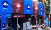 નવા વર્ષમાં Jio લાવ્યું ધમાકેદાર ઓફર, આ રીતે યૂઝરને આપે છે ઓછી કિંમતે વધુ ડેટા