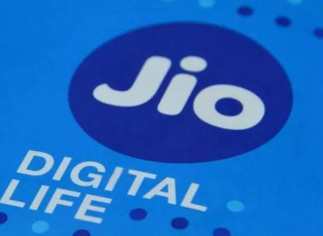 આ પ્લાનની સાથે અનલિમિટેડ વૉઇસ કૉલ અને જિઓ એપ્સનો એક્સેસ પણ આવી રહ્યો છે. જોકે, આ પ્લાન જિઓ પ્રાઇમ મેમ્બર માટે 9 જાન્યુઆરી 2018થી લાગુ થશે.