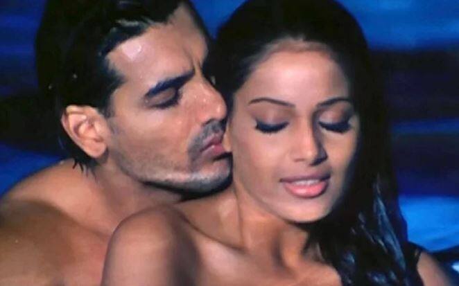 જો કે, 2011માં અચાનક બોલીવુડના આ હોટ કપલના બ્રેક અપની ખબરો આવી હતી. તેના બાદ જૉન અને બિપાશા એક સાથે ક્યારે કોઈ ફિલ્મમાં જોવા મળ્યા નથી. બિપાશા અને જૉન બન્નેએ બ્રેકઅપનું કોઈ કારણ જણાવ્યું નથી.