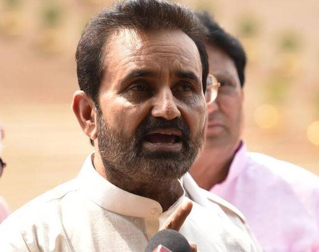 વિહિપના નેતા પ્રવિણ તોગડીયાએ જણાવ્યુ હતુ કે, વિહિપ, આરએસએસ અને ભાજપ વર્ષો પહેલા જે વાત લઇને નીકળ્યો હતુ. જેમાં રામમંદિર બને, ગૌહત્યાનો કાયદો બને, 370ની કલમ દૂર થાય, આ વાતો લઇને દરેક કાર્યકર્તા લોકો સુધી પહોંચ્યા હતા અને દેશમાં પૂર્ણ બહુમતની સરકાર બનાવી હતી.