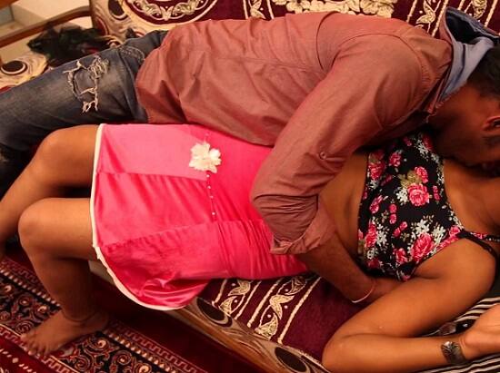 ફાયર બ્રિગેડના જવાનોએ વાસના બંબુ અને બિલાડી નાખીને પોણા ત્રણ કલાકથી વિશ્વામિત્રી પાણીમાં શોધખોળ કરતા હતા. પરંતુ કપડાને બદલે કાદવ બહાર આવતો હતો. વિશ્વામિત્રી નદીમાં મગરોની વસાહતો છે. આ કામગીરી દરમિયાન બે મગરો ત્યાં આવી ગયા હતાં. જવાનો બિલાડી કે બંબુ નાખતા ત્યારે તે બે મગરો ત્યાં આવી ગયા હતાં અને તેમની નજીક જવાનો પ્રયાસ કરતા હતાં. 