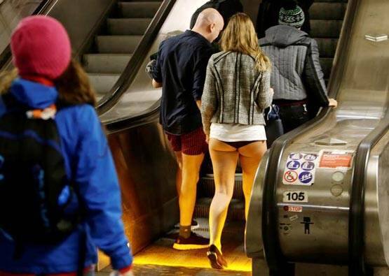 લંડનમાં 400થી વધુ લોકોએ રવિવારે આ દિવસ મનાવ્યો હતો. આ દિવસે શહેરનું તાપમાન 3 ડિગ્રી પર પહોંચી ગયું હતું.