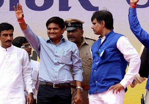 તેમણે કહ્યું હતું કે, અરજદાર હાર્દિક પટેલ વિરુદ્ધ રાજદ્રોહનો કેસ કોઈ પણ પ્રકારે બનતો નથી કારણ કે તેને પ્રસ્થાપિત કરતાં કોઈ જ આધાર-પુરાવા કે તથ્યો રેકર્ડ પર નથી. વાસ્તવમાં તપાસનીશ એજન્સી દ્વારા રાજકિય કિન્નાખોરી રાખી હાર્દિક પટેલને સમગ્ર કેસમાં સંડોવી દેવાયો છે.