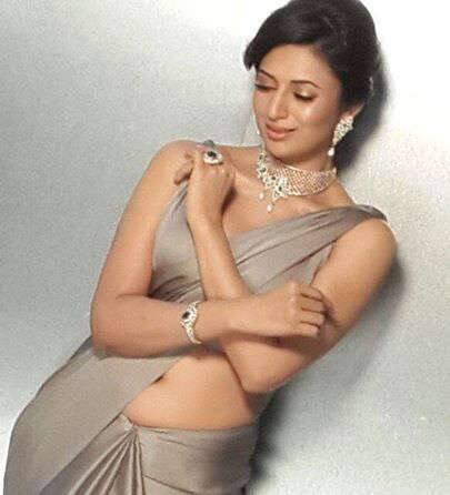 દિવ્યાંકા ત્રિપાઠી લગભગ એક દાયકાથી ટેલીફિલ્મ ઇન્ડસ્ટ્રીનો ભાગ રહી છે, અને છેલ્લા ચાર વર્ષ બાદ તેને યે હૈ મોહબ્બતેને છોડવાનું નક્કી કરી દીધું છે.