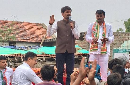 ઉલ્લેખનીય છે કે અલ્પેશ ઠાકોર ધારાસભ્ય નહોતા બન્યા તે પહેલા પણ ભાજપ સરકાર સામે ઘણીવાર પ્રહારો કરી ચૂક્યા છે અને આંદોલન પણ કરી ચૂક્યા છે. જ્યારે જ્યાં દારૂ બની રહ્યો છે ત્યાં રેડ પણ પાડી ચૂક્યા છે.