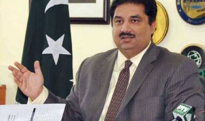 આ પહેલા મંગળવારે અમેરિકાની ઇન્ટેલિજન્સ એજન્સી CIAના ચીફ માઇક પોમ્પિયોએ પાકિસ્તાનને સ્પષ્ટ વોર્નિંગ આપી. પોમ્પિયોએ કહ્યું કે, પ્રેસિડન્ટ ટ્રમ્પ સ્પષ્ટતા કરી ચૂક્યા છે કે, પાકિસ્તાનમાં આતંકવાદી આશ્રયસ્થાનોની કિંમત સહન કરવામાં નહીં આવે. અમે સ્પષ્ટતા કરી દેવા ઇચ્છીએ છીએ કે, પાકિસ્તાન આતંકવાદ પર હવે ફૂલ સ્ટોપ લગાવી દે. જો આવું નહીં થાય અમે અમેરિકાને અમારી રીતે સુરક્ષિત રાખીશું.