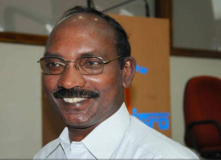 સિવાન આ સમયે વિક્રમ સારાભાઈ સ્પેસ સેંટરના નિદેશક છે. તેઓ 1980માં મદ્રાસ ઈસ્ટીટ્યૂટ ઓફ ટેક્નોલૉજીમાંથી એરોનૉટિકલ એન્જીનિયરિંગમાં સ્નાતક થયા હતા. તેના પછી તેમણે 1982માં IISc બેંગ્લુરુથી એરોસ્પેસ એન્જીનિયરિંગમા એમઈ કર્યું છે અને 2006માં આઈઆઈટી બોમ્બેથી પીએચડી કરી છે. 