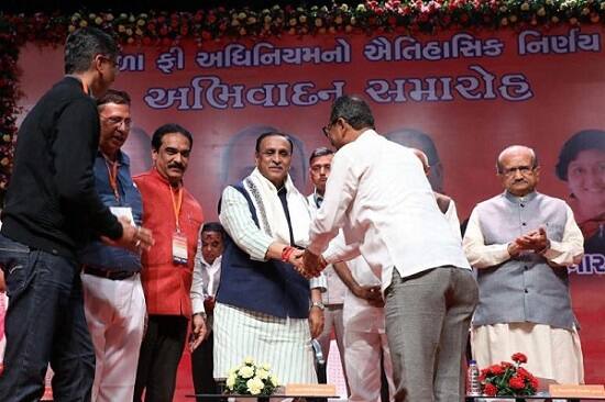 ફી નો કાયદો વાલીઓ સામેના કાયદો નથી, શાળાના સંચાલકો સામેનો કાયદો છે. આથી વાલીઓએ કોઈ લેભાગુ તત્વોની વાત માનવાની જરૂર નથી. અમદાવાદ શહેર અને ગ્રામ્ય શૈક્ષણિક સંઘ સંકલન સમિતિના અભિવાદન સમારોહમાં મુખ્યમંત્રી-શિક્ષણ મંત્રીનું સન્માન કરવામાં આવ્યું હતું.