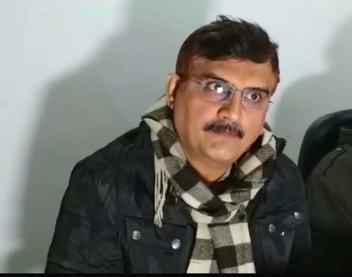 બારાબંકીના એડીએમ અનિલ કુમારે કહ્યું કે, એક વ્યક્તિનું મોત હાર્ટ અટેકથી થયું છે અને તેનો મૃતદેહ અંતિમ સંસ્કાર માટે લઈ જવાયો છે. જ્યારે બાકીના મૃતદેહ પોસ્ટમોર્ટમ માટે મોકલવામાં આવ્યા છે. આ ઉપરાંત અનેક લોકોને લખનઉના ટ્રોમા સેન્ટરમાં દાખલ કરવામાં આવ્યા છે, જ્યાં તેમની તબિયતમાં કોઈ સુધારો થતો જોવા મળી રહ્યો નથી.